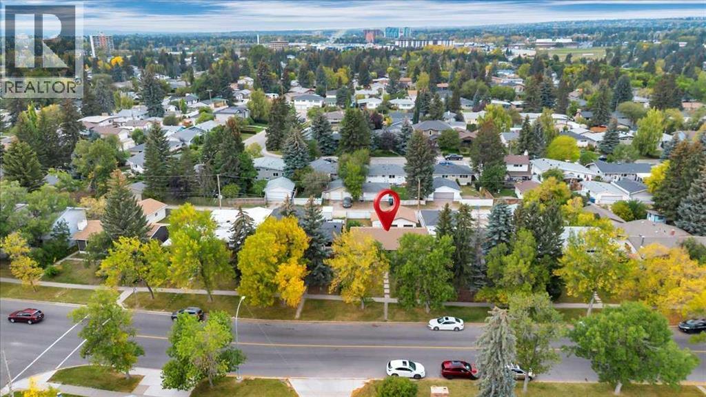 Single Family House Bi-level for Sale in  Brisebois Drive NW Brentwood Calgary 