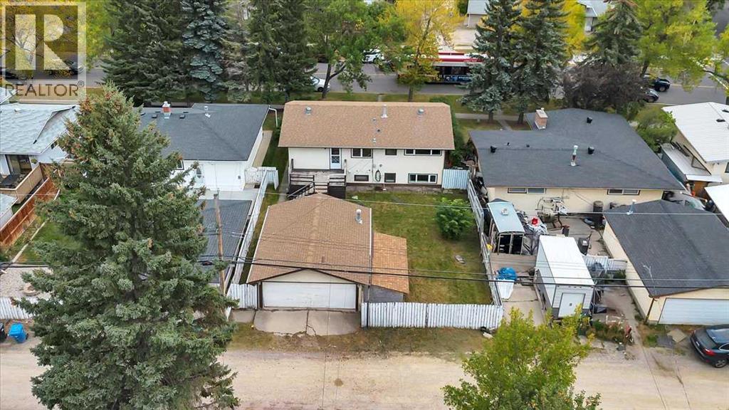 Single Family House Bi-level for Sale in  Brisebois Drive NW Brentwood Calgary 