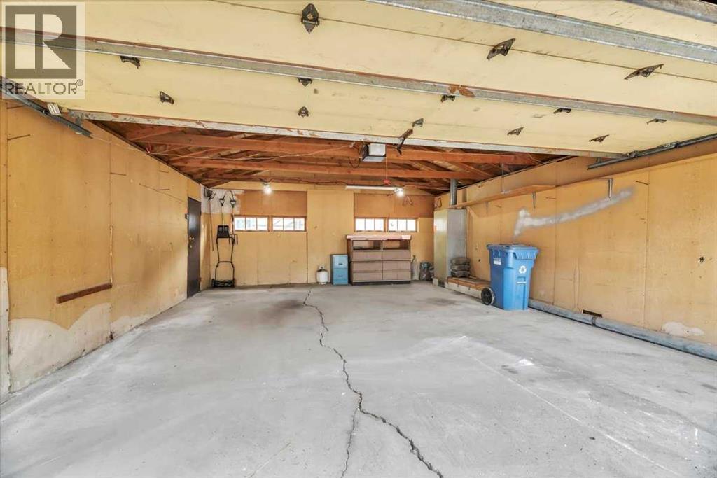 Single Family House Bi-level for Sale in  Brisebois Drive NW Brentwood Calgary 