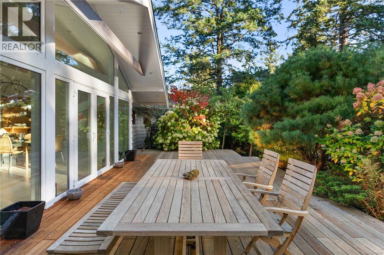  2623 Queenswood Drive, Saanich