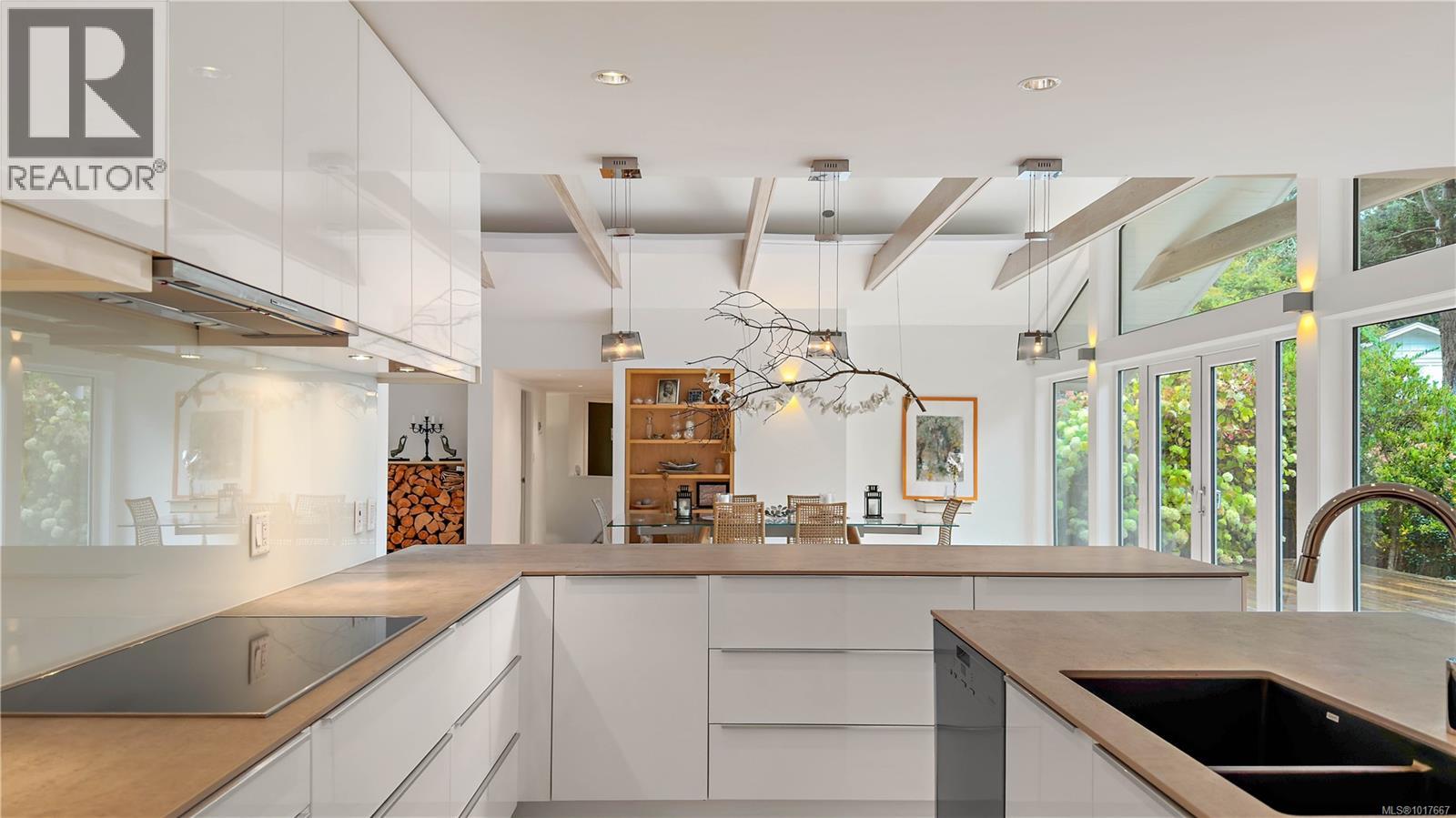  2623 Queenswood Drive, Saanich