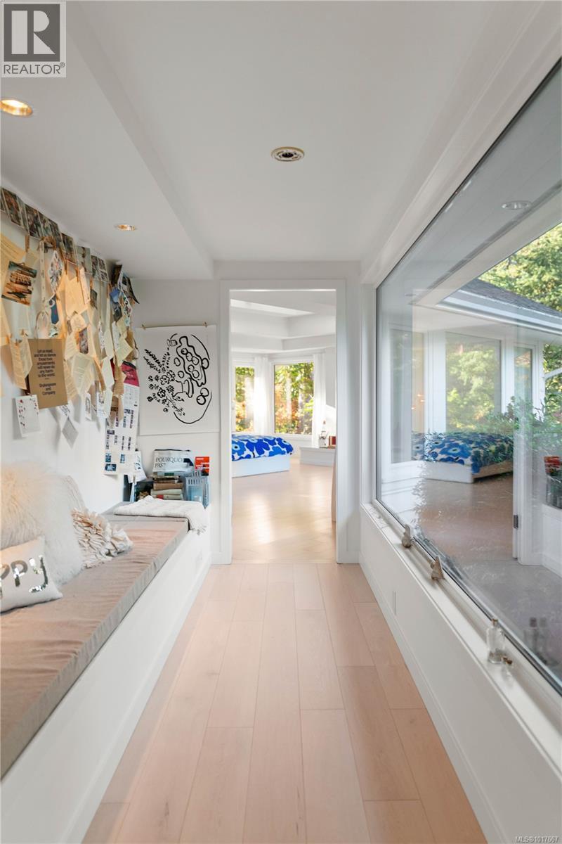  2623 Queenswood Drive, Saanich