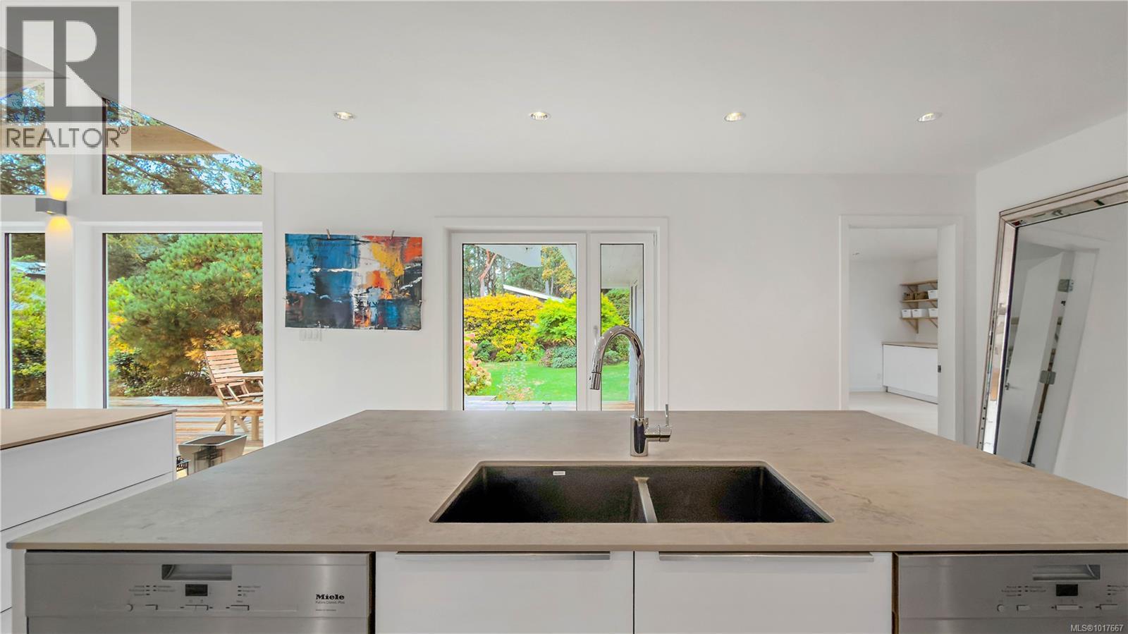  2623 Queenswood Drive, Saanich