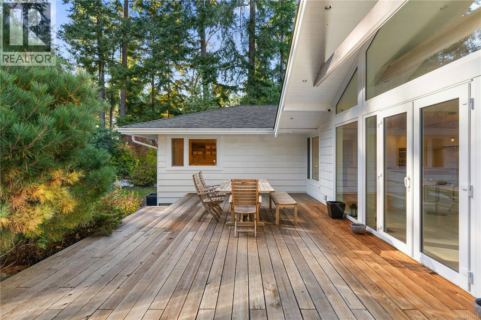  2623 Queenswood Drive, Saanich