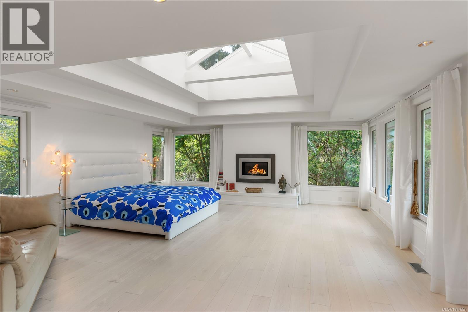  2623 Queenswood Drive, Saanich