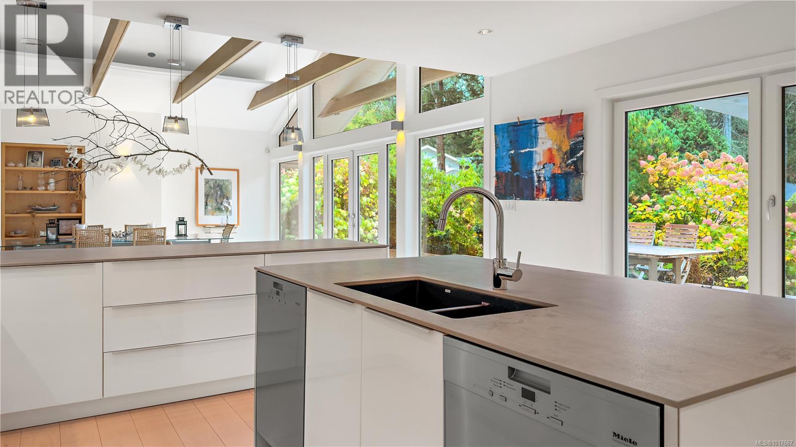 2623 Queenswood Drive, Saanich