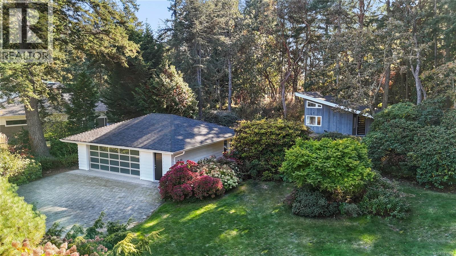  2623 Queenswood Drive, Saanich
