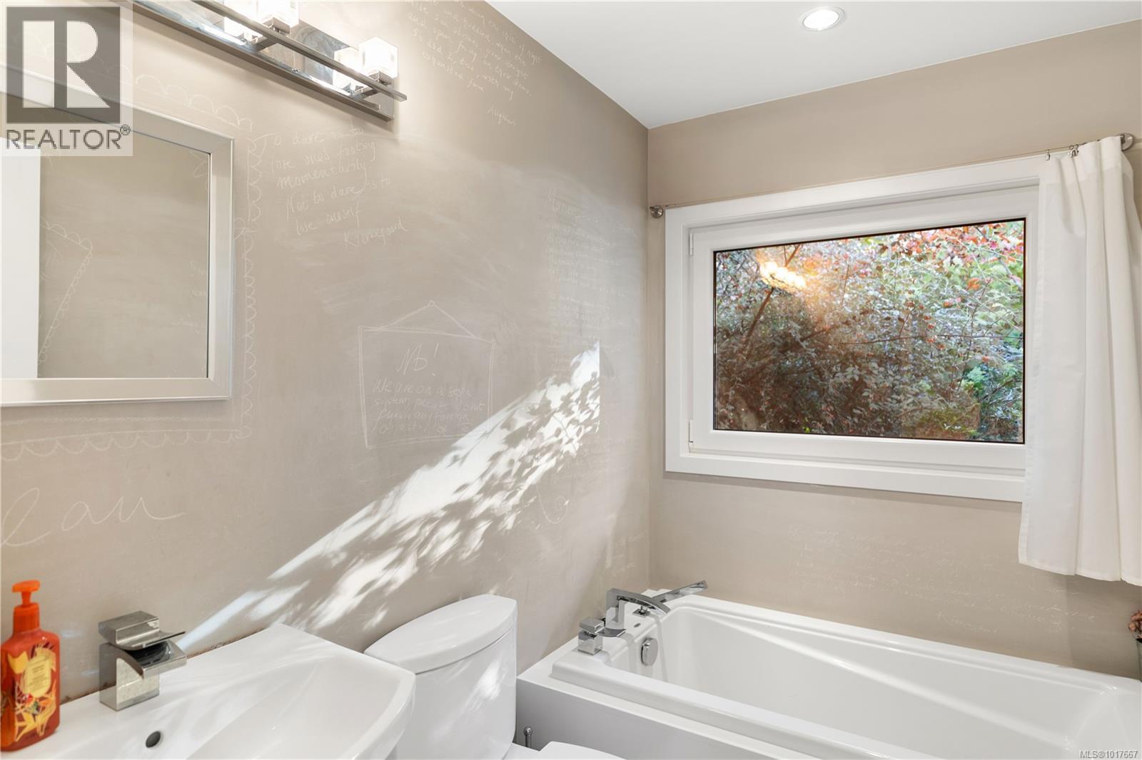  2623 Queenswood Drive, Saanich