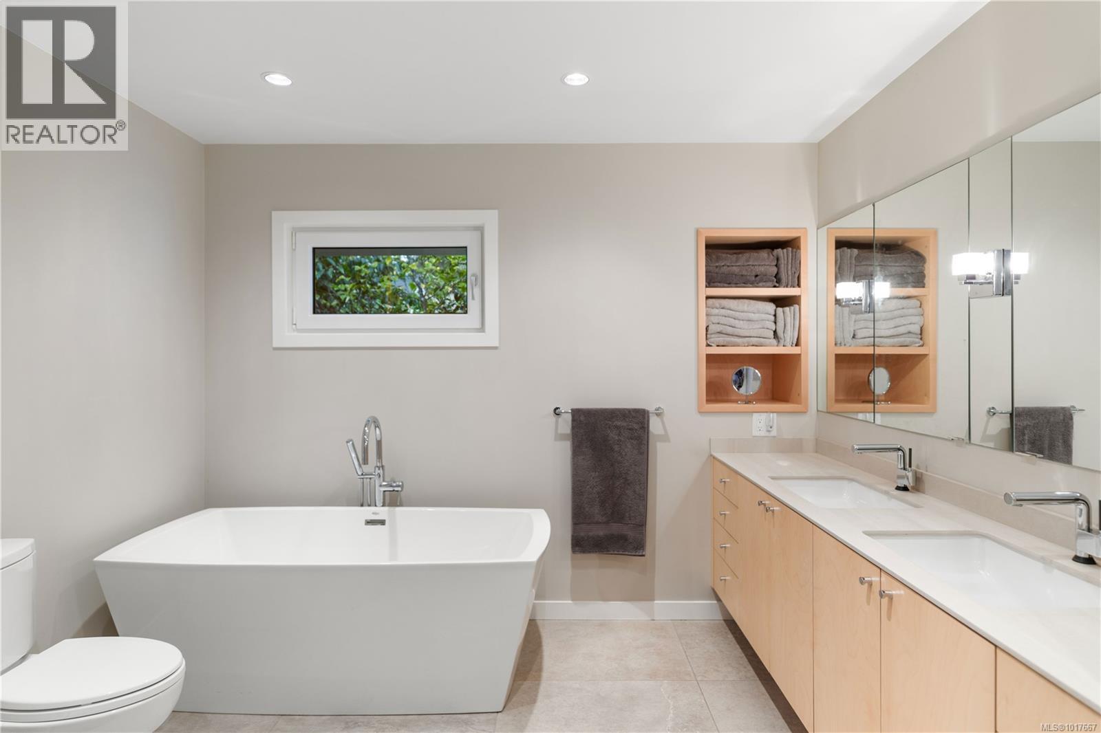  2623 Queenswood Drive, Saanich