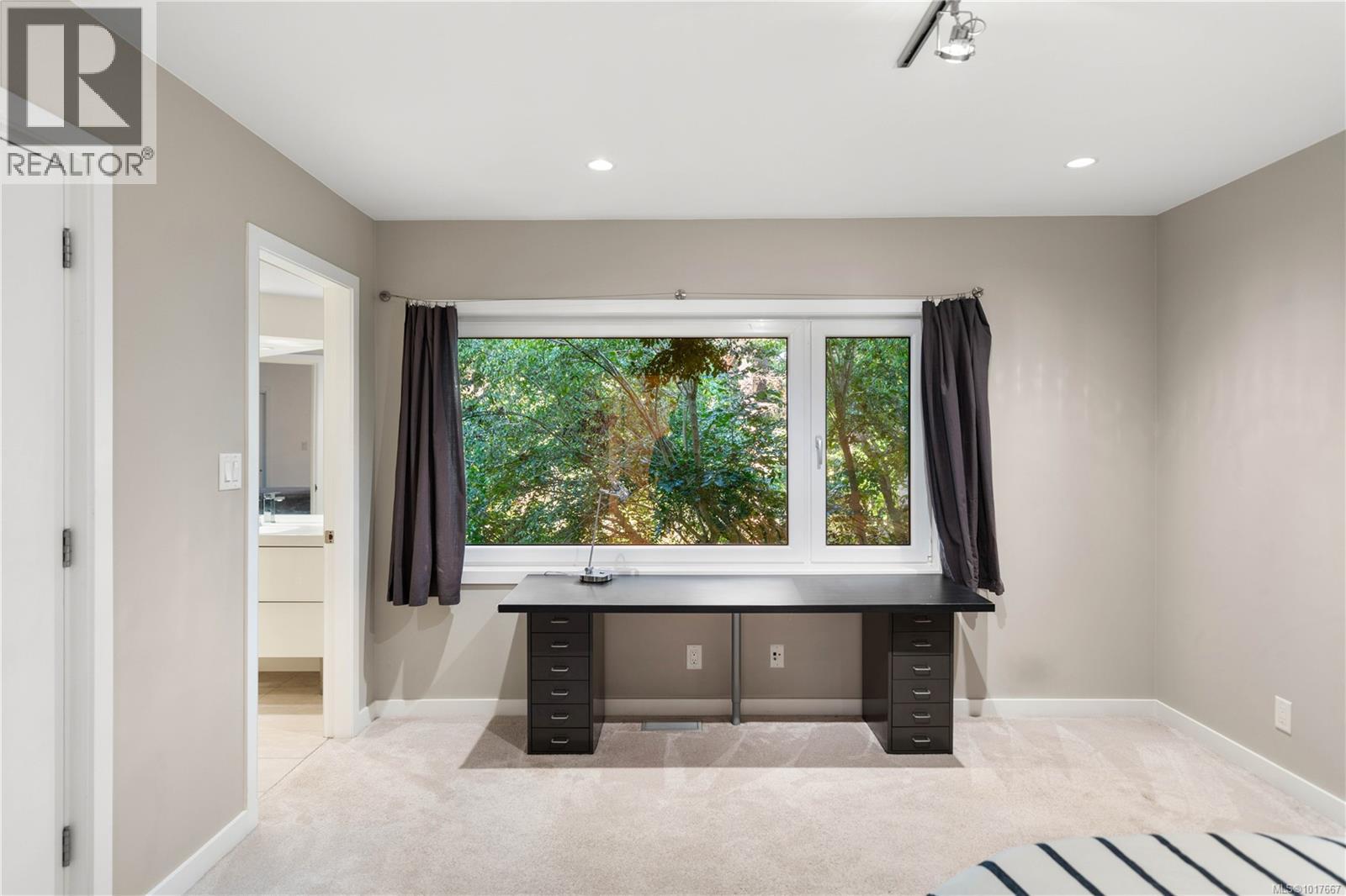  2623 Queenswood Drive, Saanich