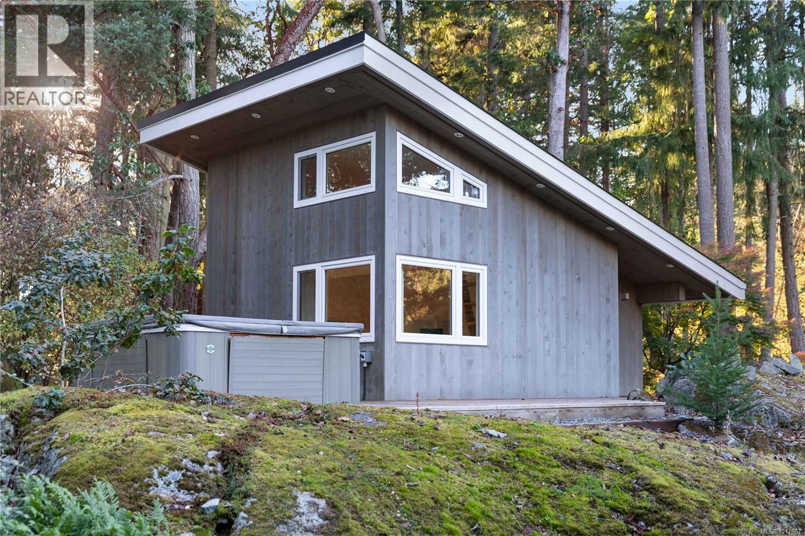  2623 Queenswood Drive, Saanich