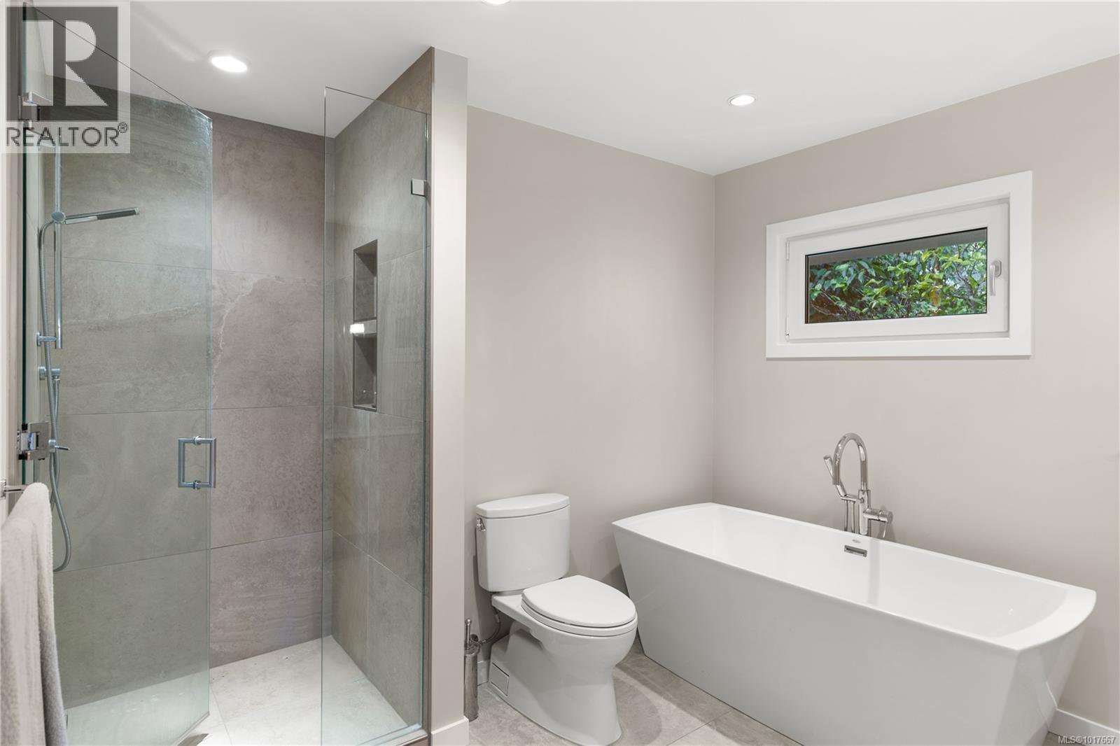  2623 Queenswood Drive, Saanich