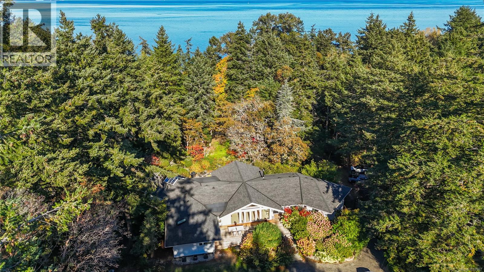  2623 Queenswood Drive, Saanich