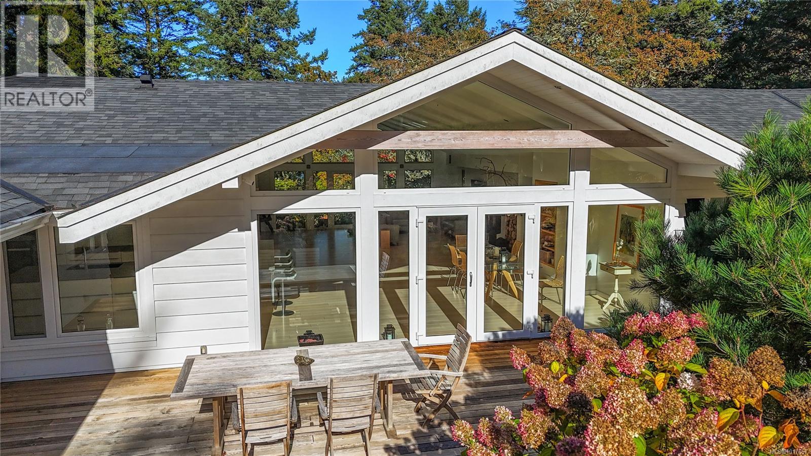  2623 Queenswood Drive, Saanich