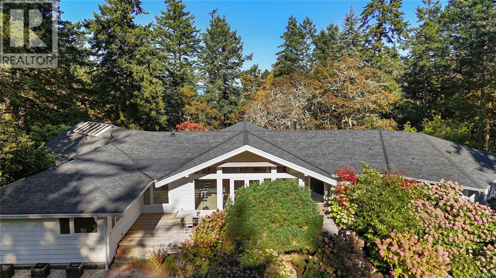 2623 Queenswood Drive, Saanich