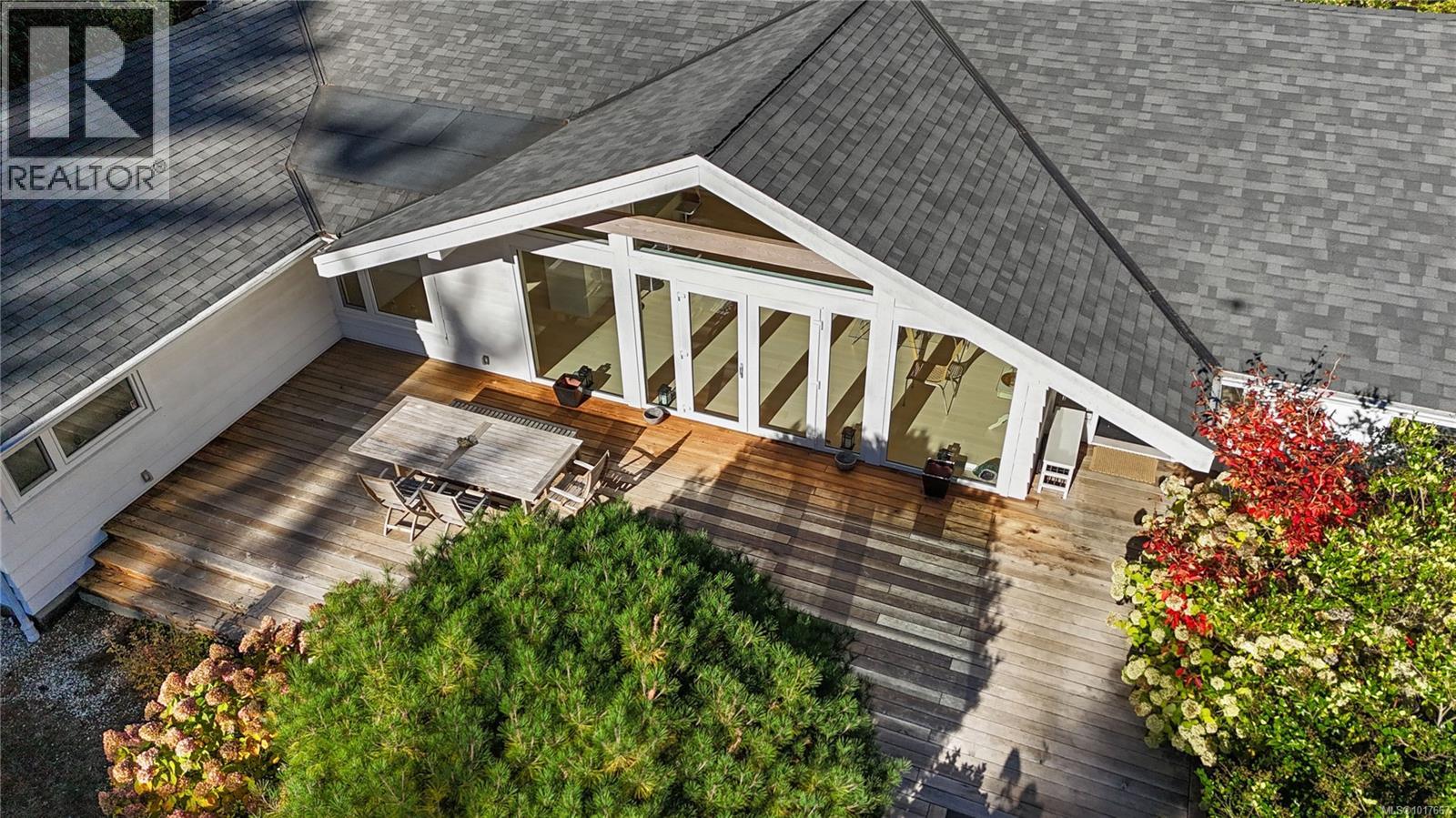  2623 Queenswood Drive, Saanich
