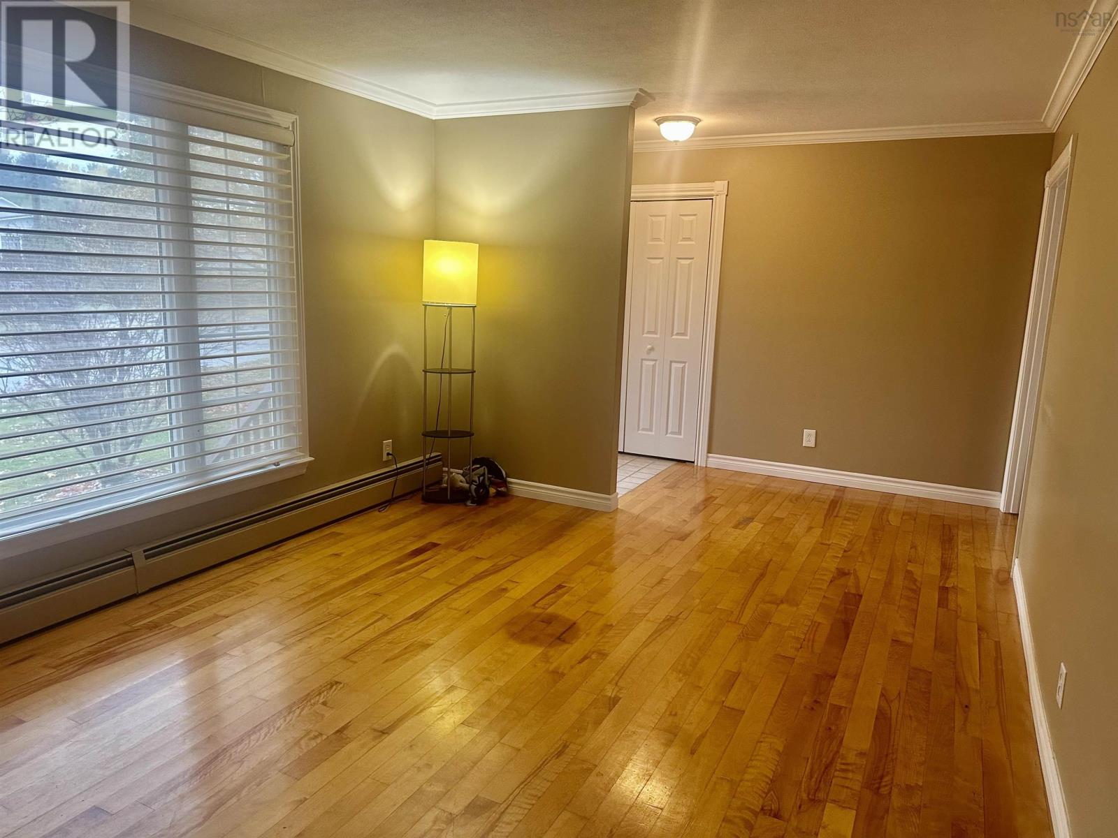 Property 13 of 32 of 104 MacDonald Street