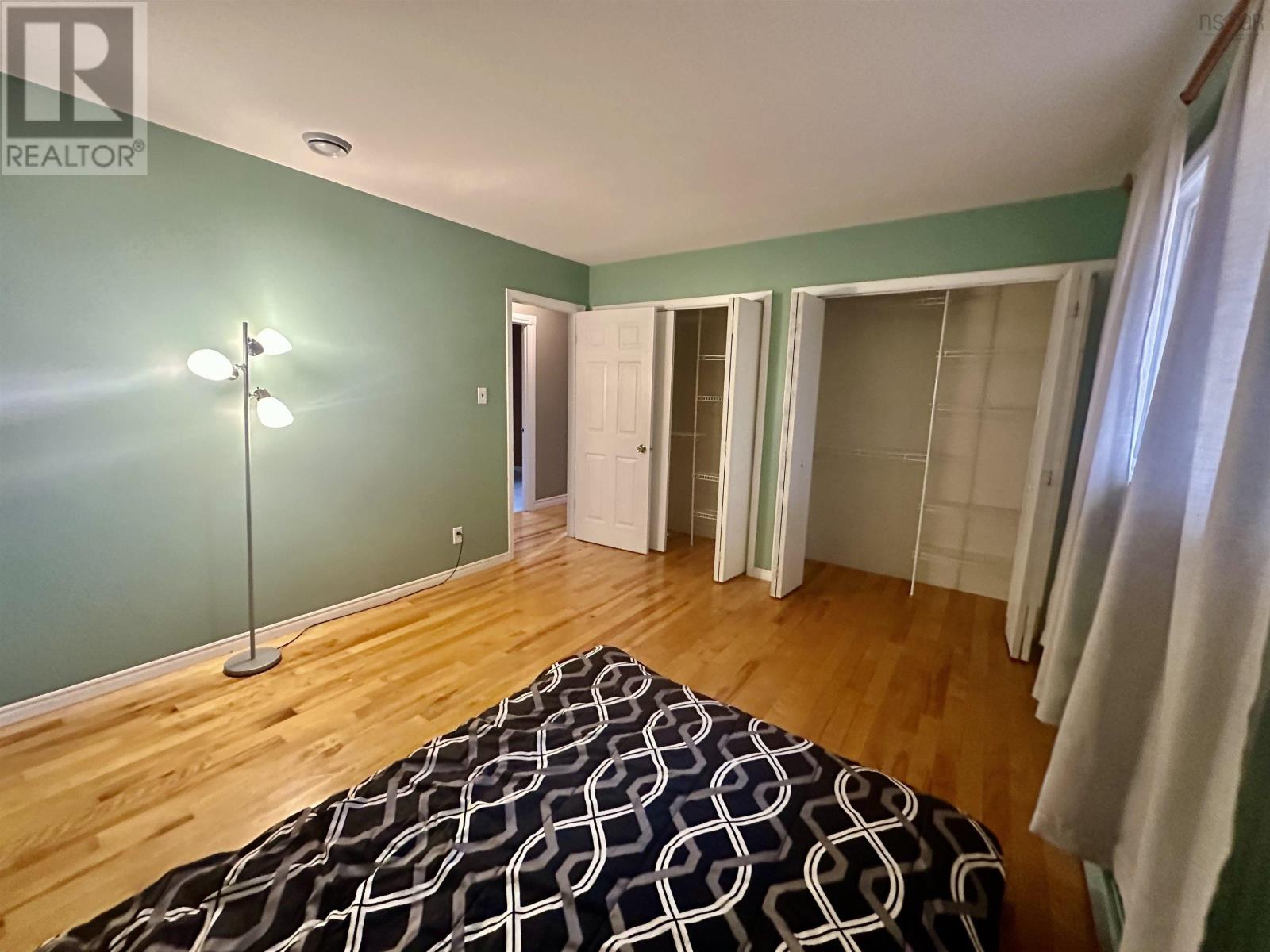 Property 17 of 32 of 104 MacDonald Street