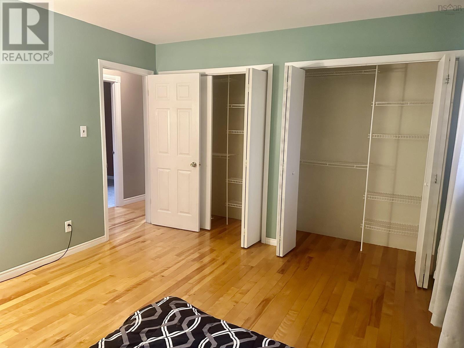 Property 18 of 32 of 104 MacDonald Street