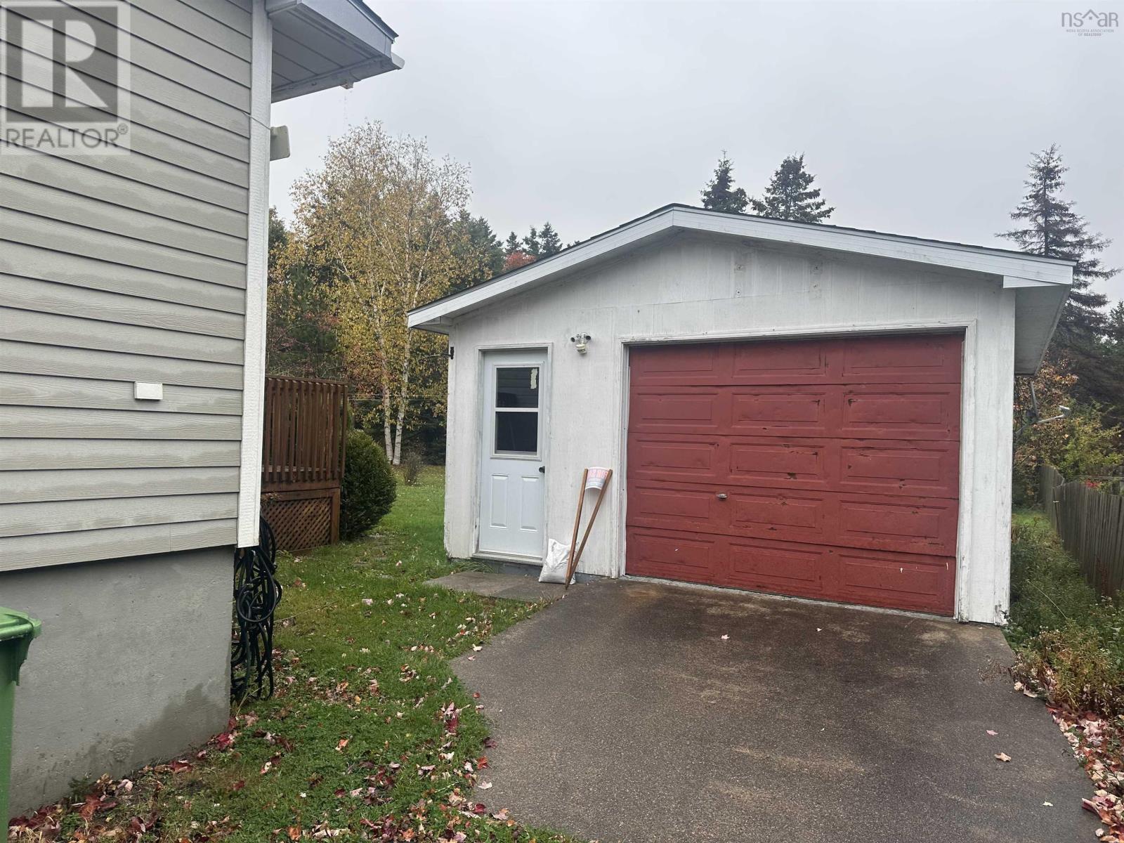 Property 4 of 32 of 104 MacDonald Street