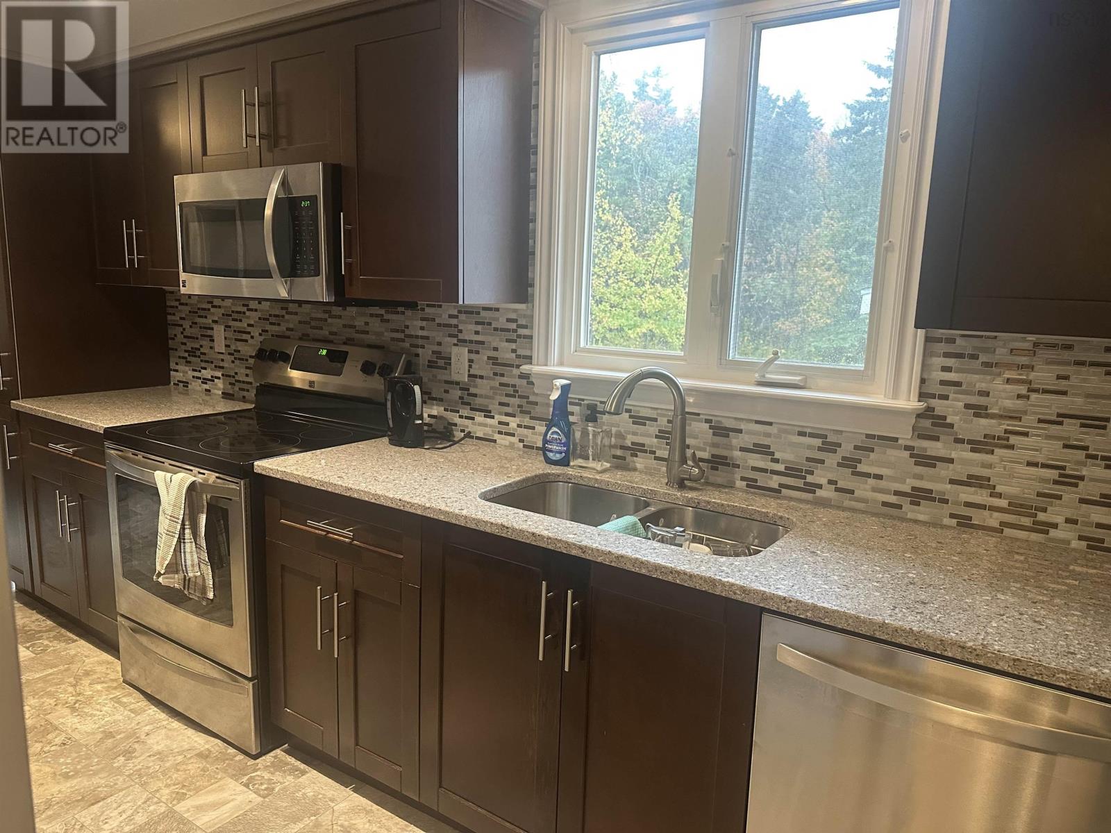 Property 9 of 32 of 104 MacDonald Street