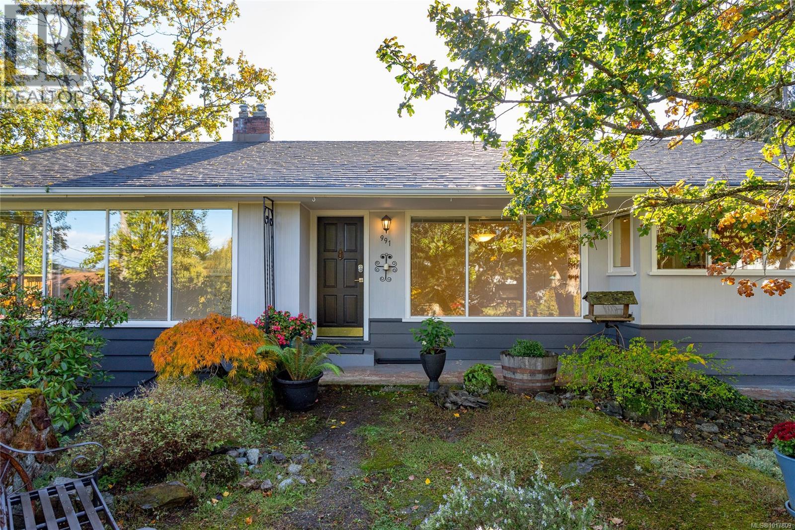  991 Snowdrop Avenue, Saanich