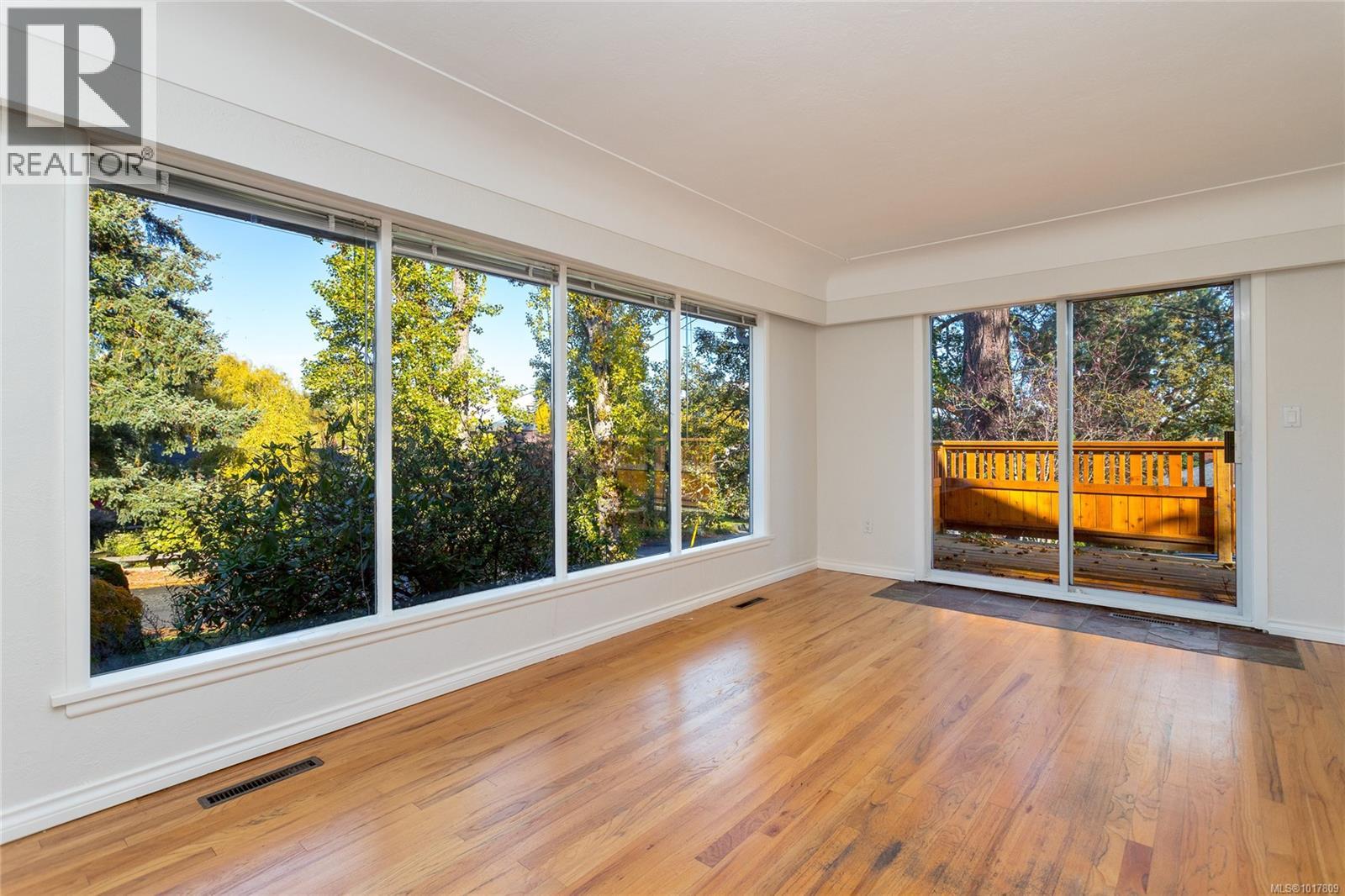991 Snowdrop Avenue, Saanich