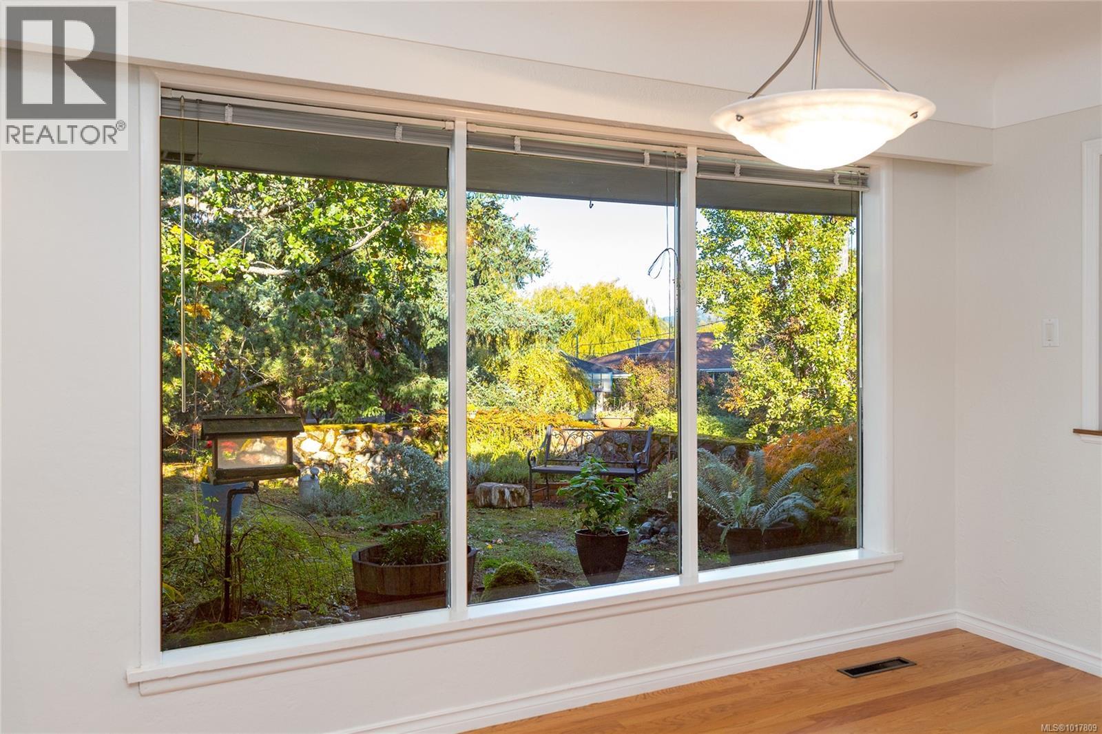 991 Snowdrop Avenue, Saanich
