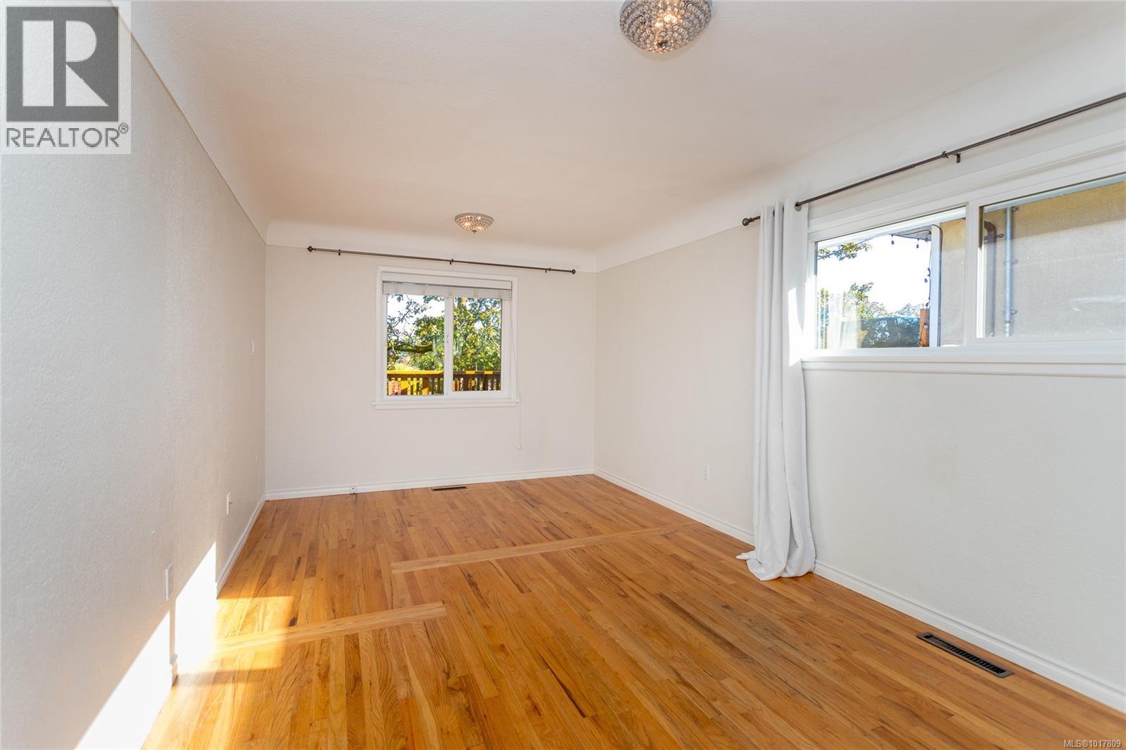 991 Snowdrop Avenue, Saanich