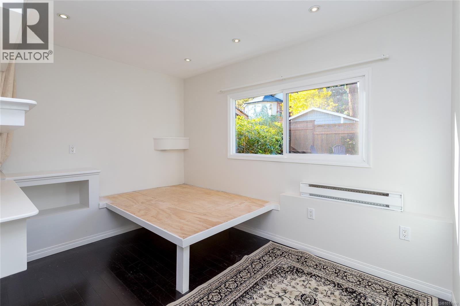 991 Snowdrop Avenue, Saanich