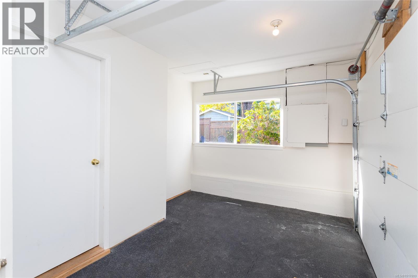 991 Snowdrop Avenue, Saanich
