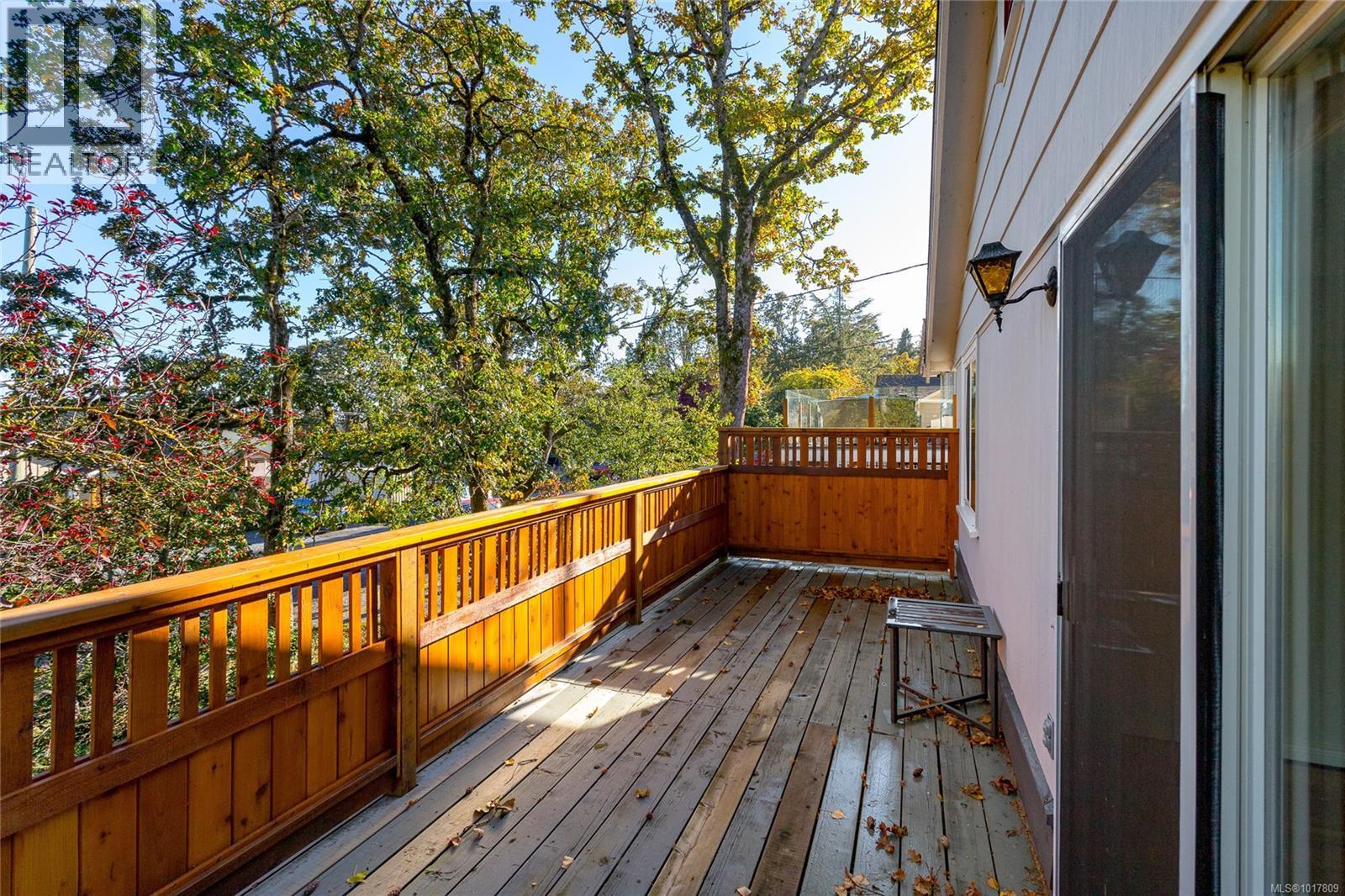 991 Snowdrop Avenue, Saanich