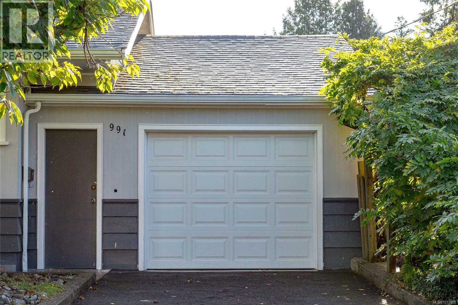 991 Snowdrop Avenue, Saanich