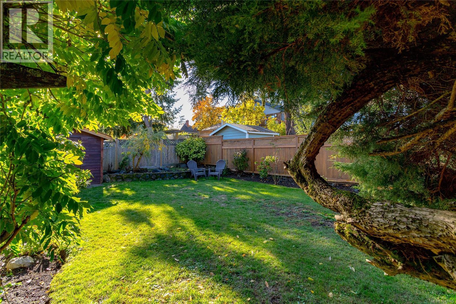 991 Snowdrop Avenue, Saanich