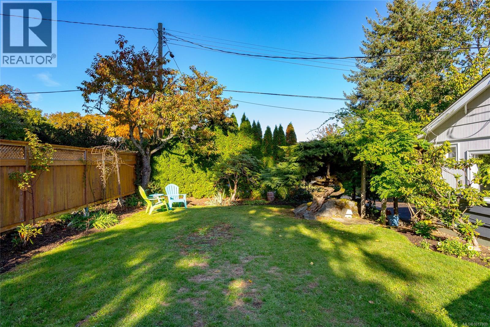 991 Snowdrop Avenue, Saanich