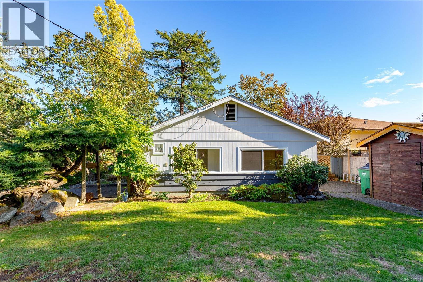 991 Snowdrop Avenue, Saanich