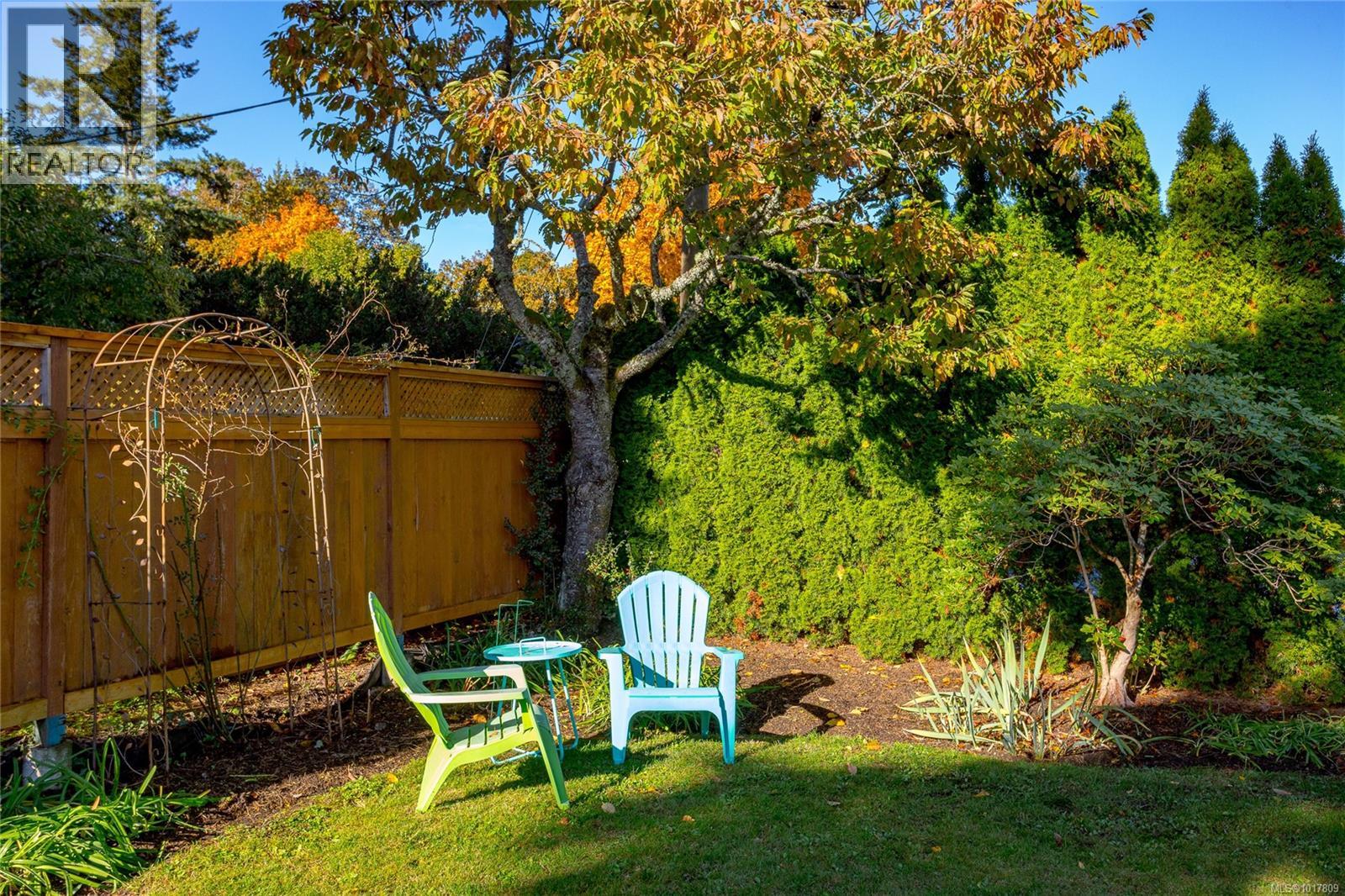 991 Snowdrop Avenue, Saanich