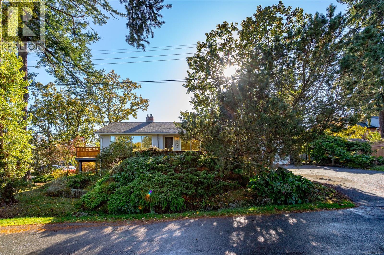 991 Snowdrop Avenue, Saanich