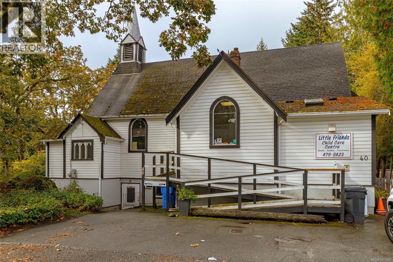 991 Snowdrop Avenue, Saanich