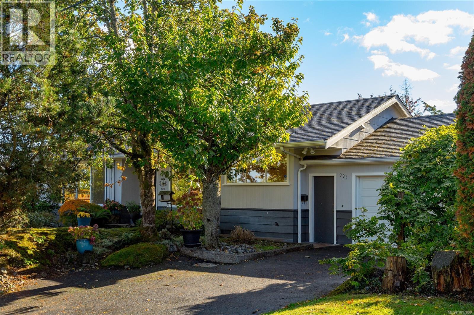 991 Snowdrop Avenue, Saanich