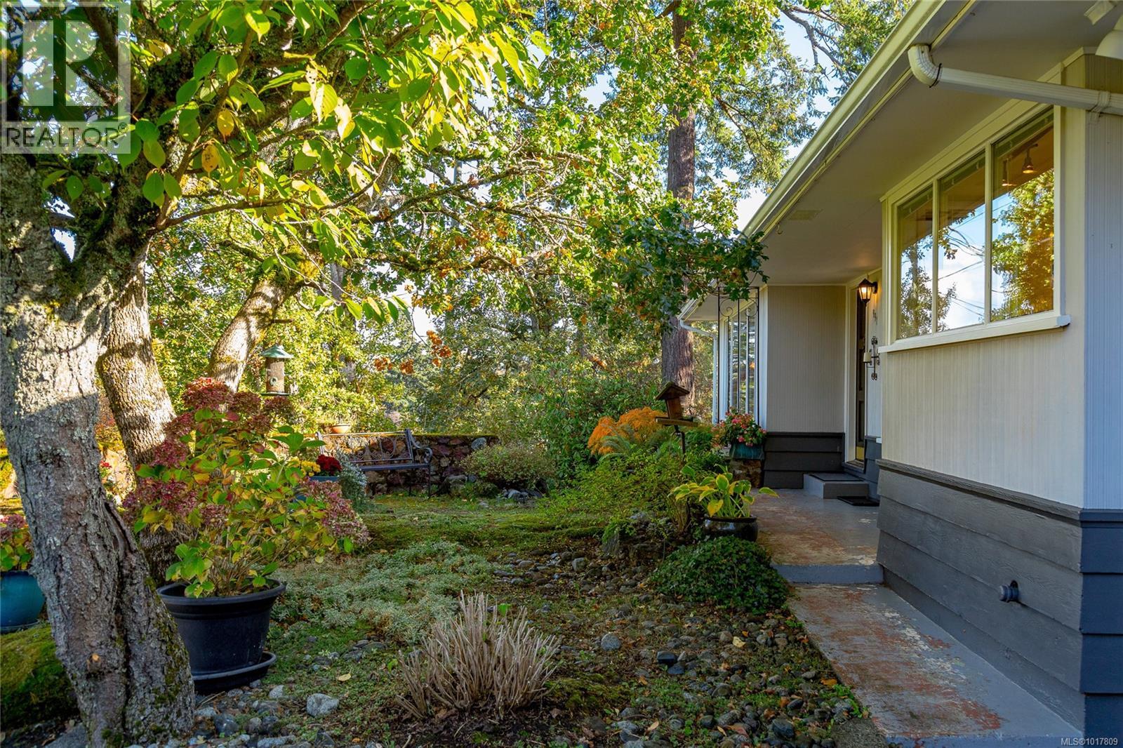 991 Snowdrop Avenue, Saanich
