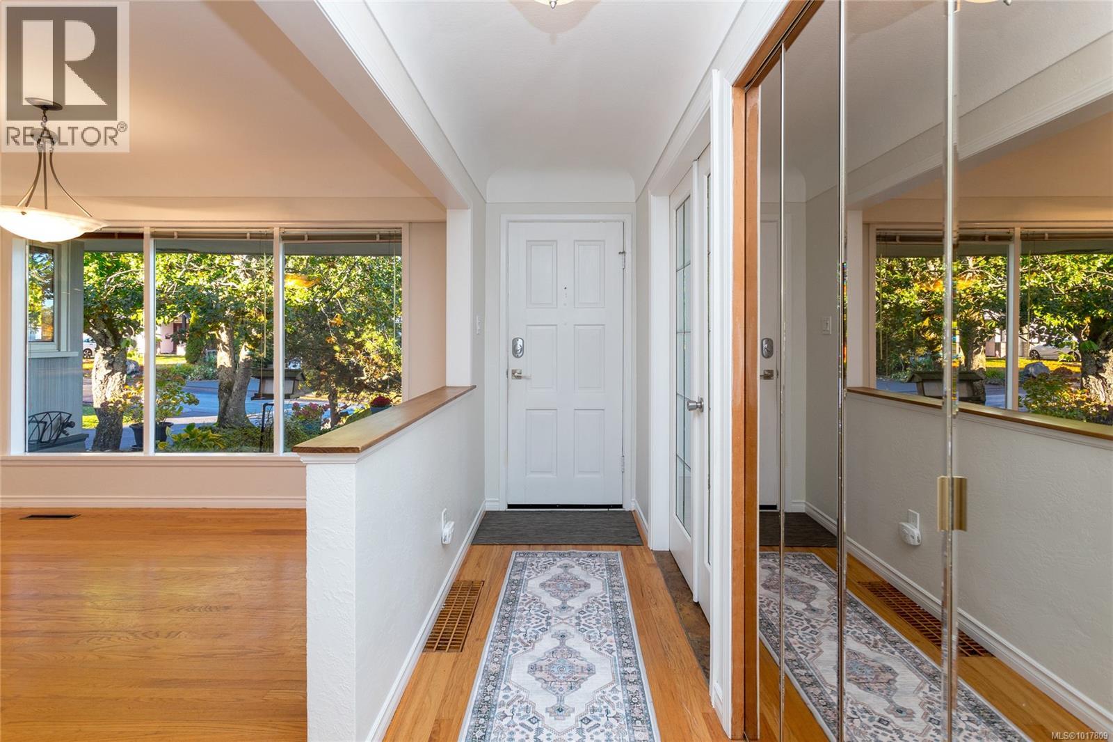 991 Snowdrop Avenue, Saanich