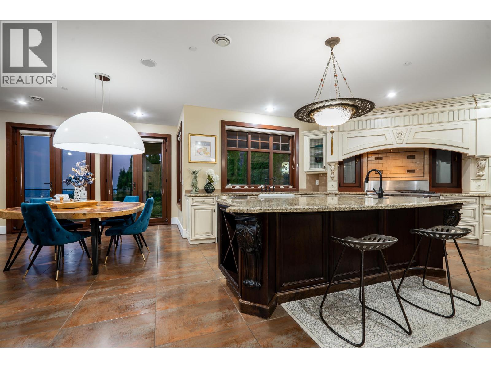 2336 KADLEC COURT, West Vancouver