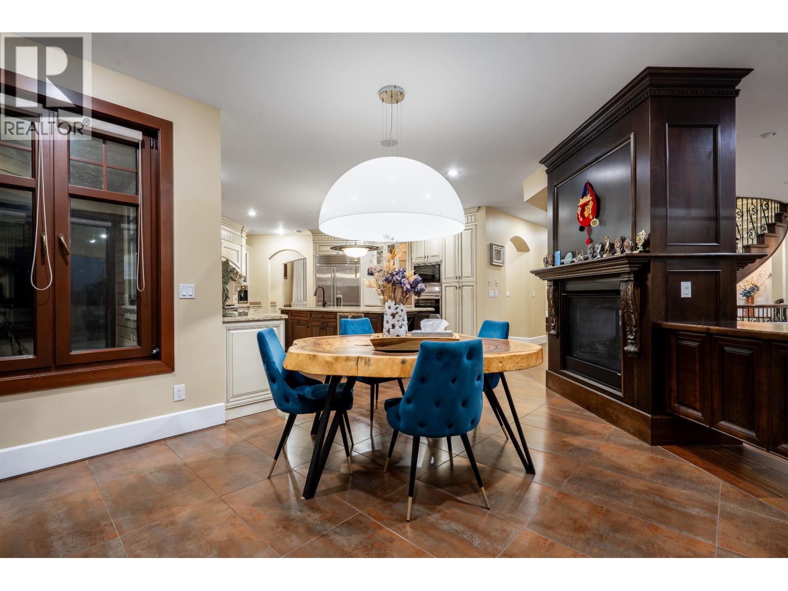 2336 KADLEC COURT, West Vancouver