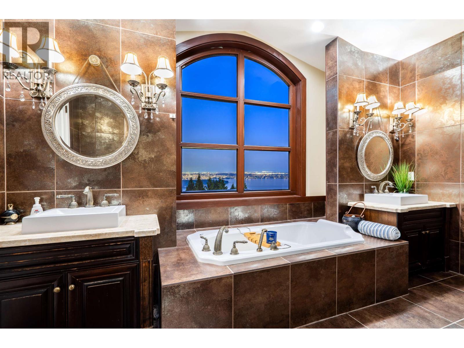 2336 KADLEC COURT, West Vancouver