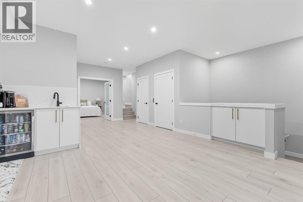 3096 85 Street SW, Calgary, Alberta