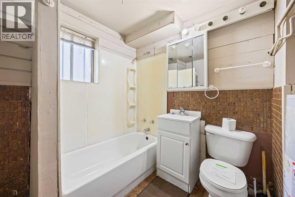 Single Family House Bi-level for Sale in   Avenue NW Bowness Calgary 