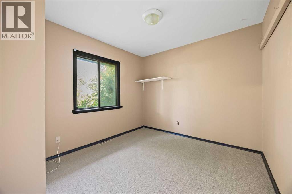 Single Family House Bi-level for Sale in   Avenue NW Bowness Calgary 