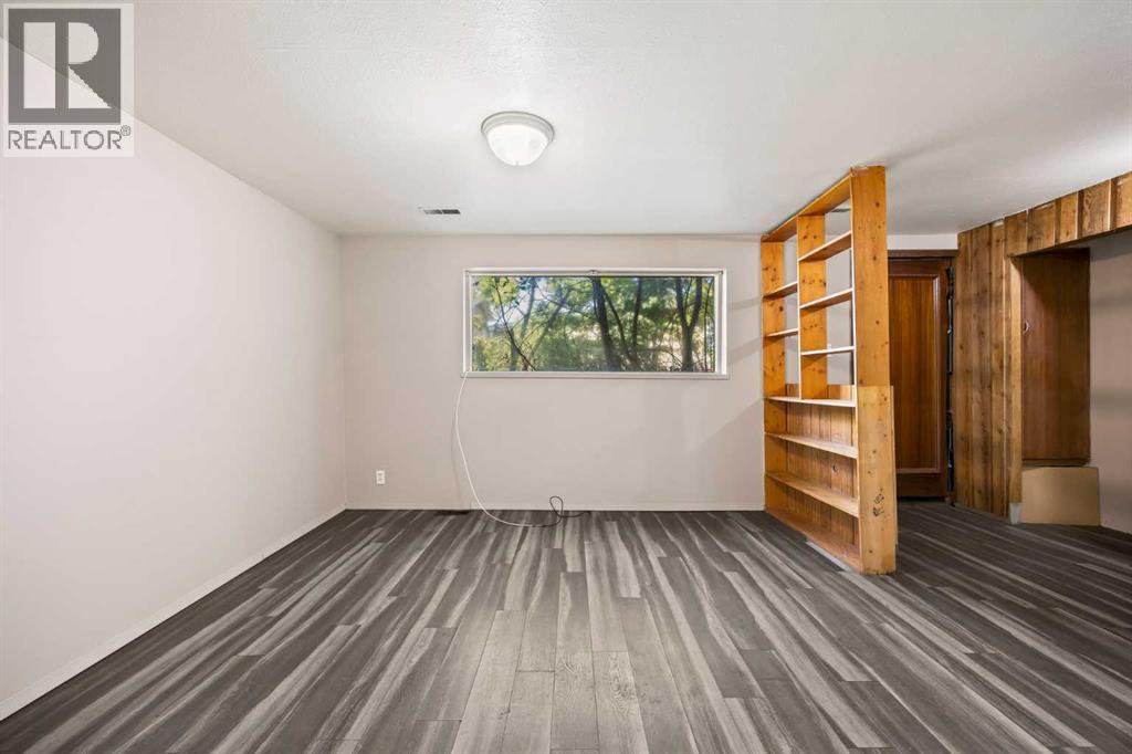 Single Family House Bi-level for Sale in   Avenue NW Bowness Calgary 
