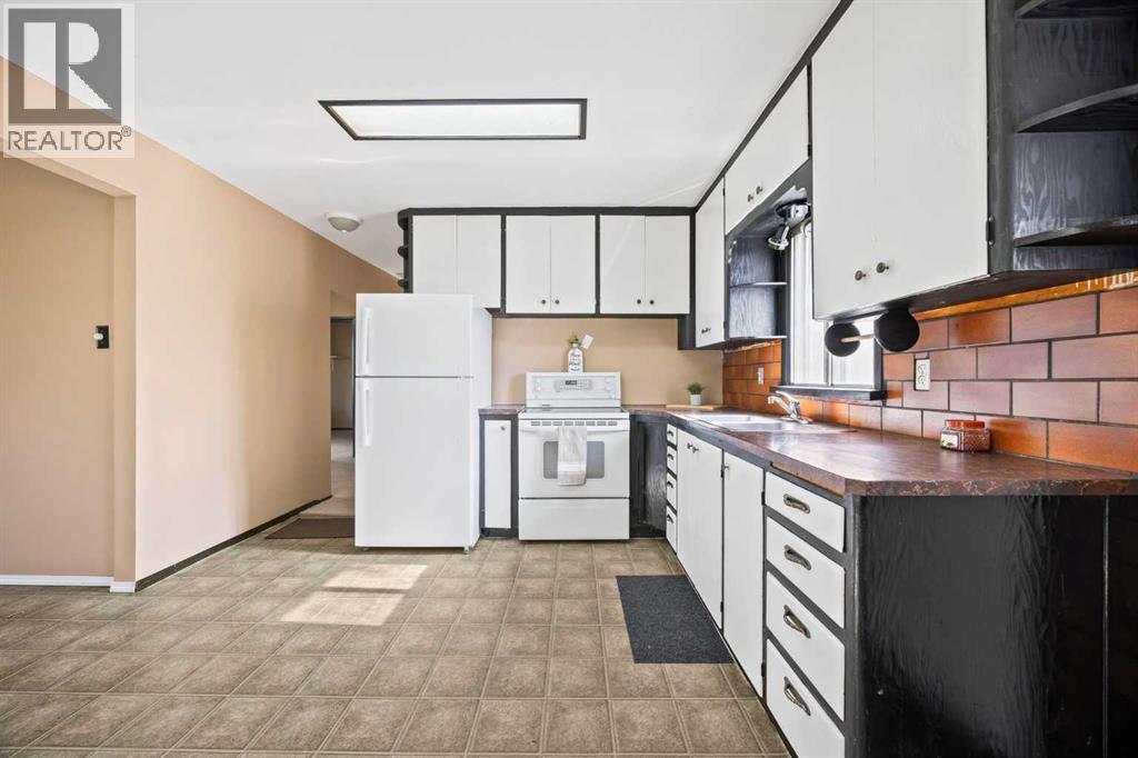 Single Family House Bi-level for Sale in   Avenue NW Bowness Calgary 
